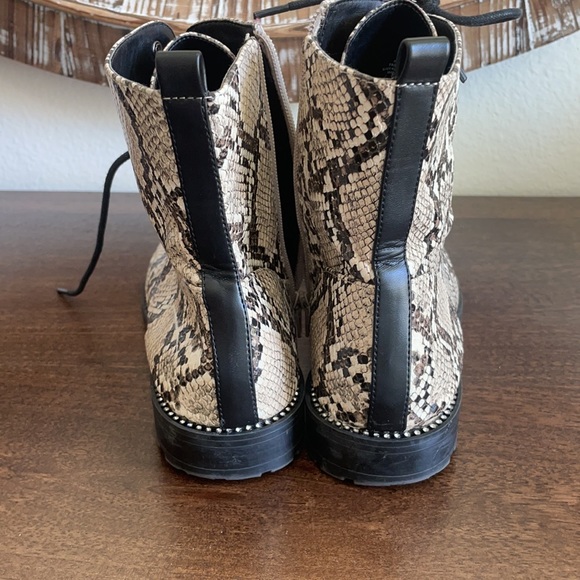 EXPRESS SNAKE PRINT MOTO BOOTS.. USED ONCE, SZ 10 - Picture 11 of 11